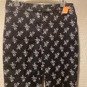 White House Black‎ Market size 6 shorts